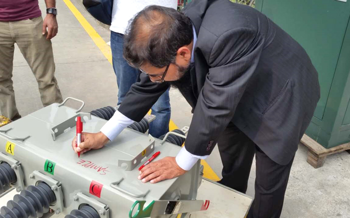 Pakistani KE representatives visited the electrical business department to complete the test prototy